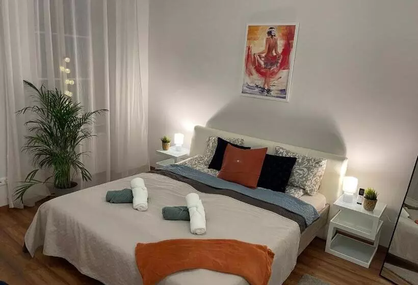 Luxury Riverside Panorama Apartment
