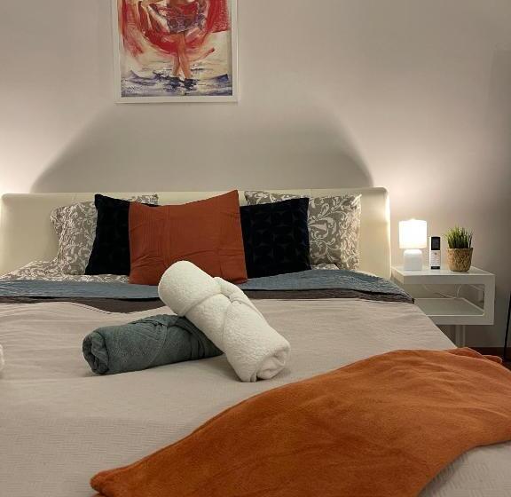 Luxury Riverside Panorama Apartment