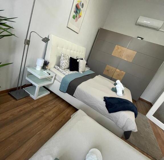 Luxury Riverside Panorama Apartment