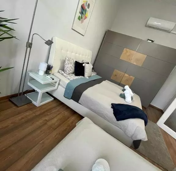 Luxury Riverside Panorama Apartment