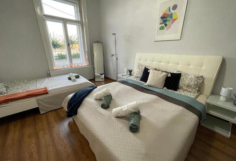 Luxury Riverside Panorama Apartment