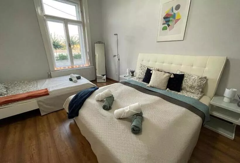 Luxury Riverside Panorama Apartment