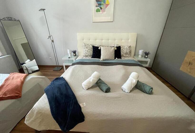 Luxury Riverside Panorama Apartment