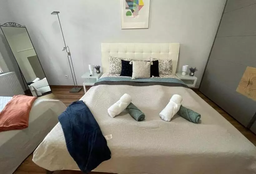 Luxury Riverside Panorama Apartment