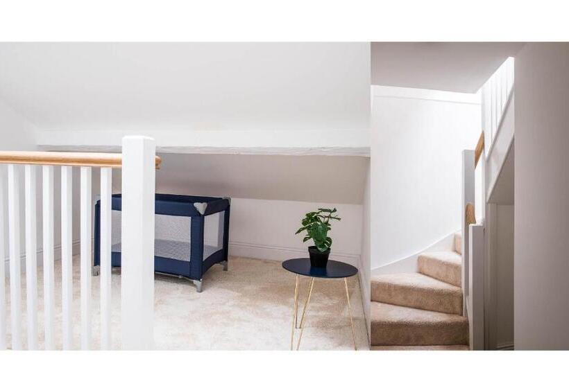 Monterey Residence Stunning, Duplex Apartment In The Heart Of Kendal