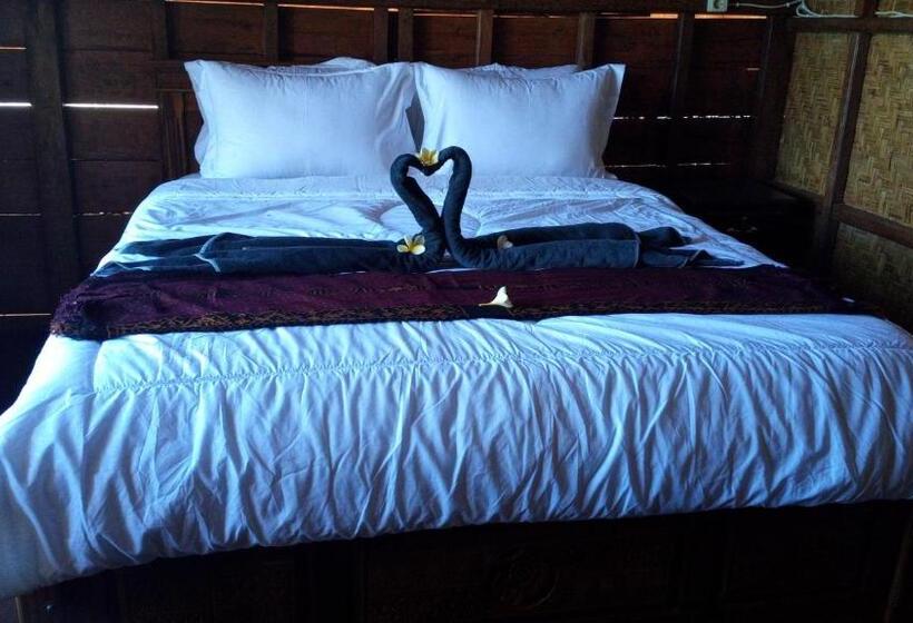 بنسيون Lakeside Log Cabins