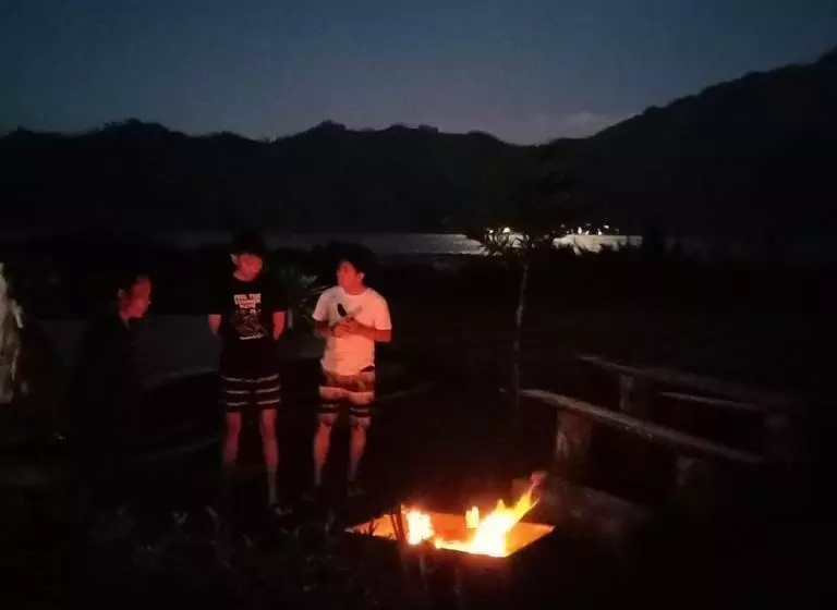 ペンション Lakeside Log Cabins
