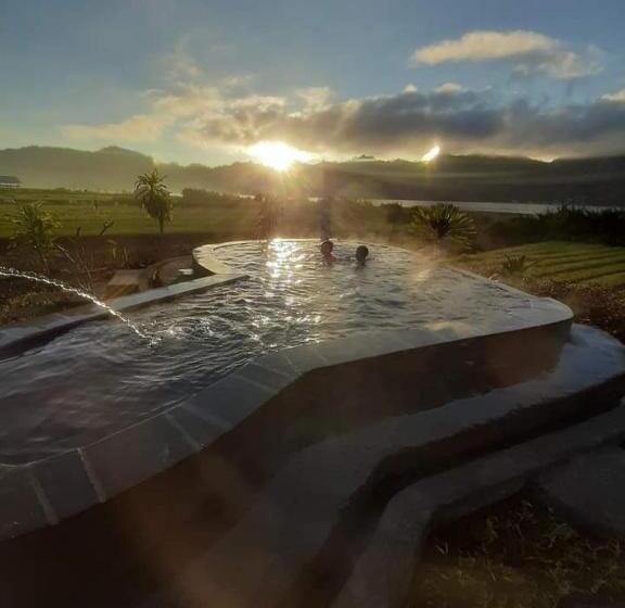 بنسيون Lakeside Log Cabins