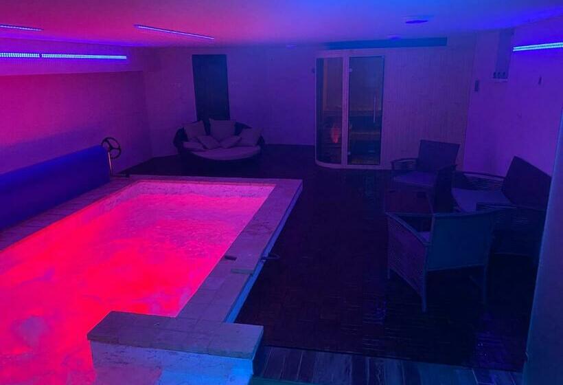 مبيت وإفطار Oázis Panzió