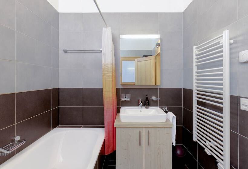 Crystal De Neige Luxury Chalet Spa & Jacuzzi