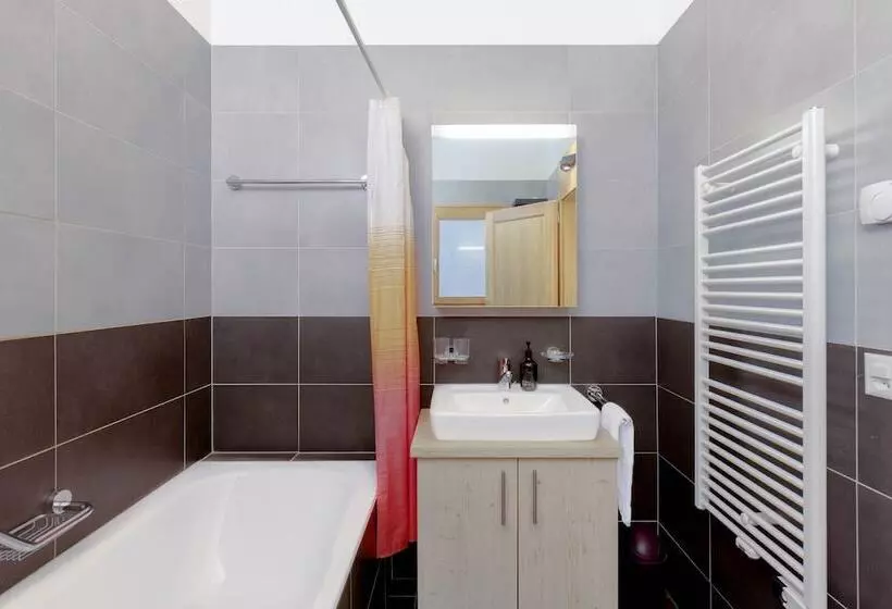 Crystal De Neige Luxury Chalet Spa & Jacuzzi