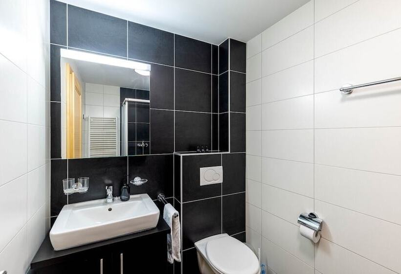 Crystal De Neige Luxury Chalet Spa & Jacuzzi