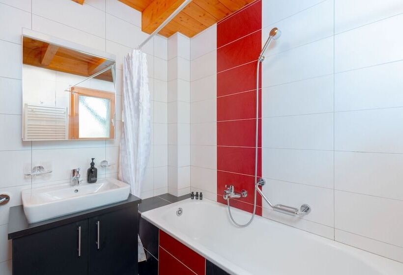 Crystal De Neige Luxury Chalet Spa & Jacuzzi