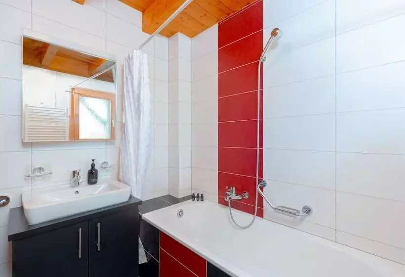 Crystal De Neige Luxury Chalet Spa & Jacuzzi