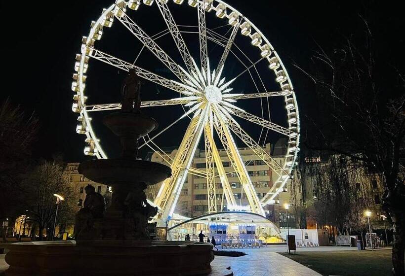 Downtown Deak Ferris Wheel Luxury Home