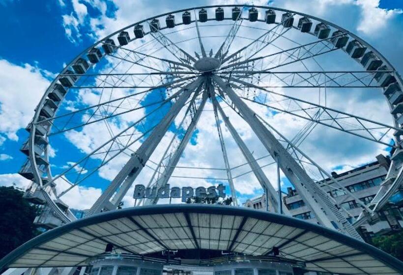 Downtown Deak Ferris Wheel Luxury Home