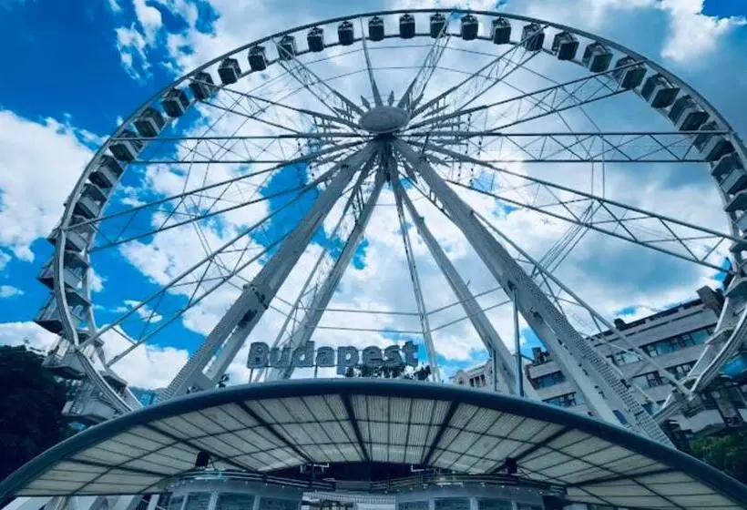 Downtown Deak Ferris Wheel Luxury Home