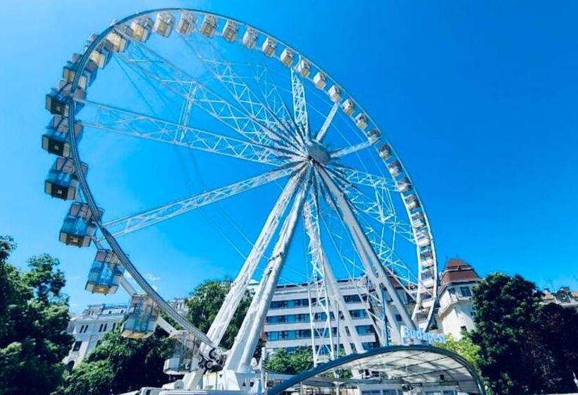Downtown Deak Ferris Wheel Luxury Home