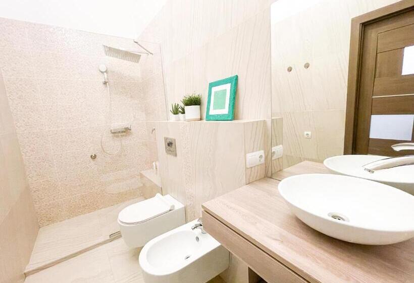 Downtown Deak Ferris Wheel Luxury Home