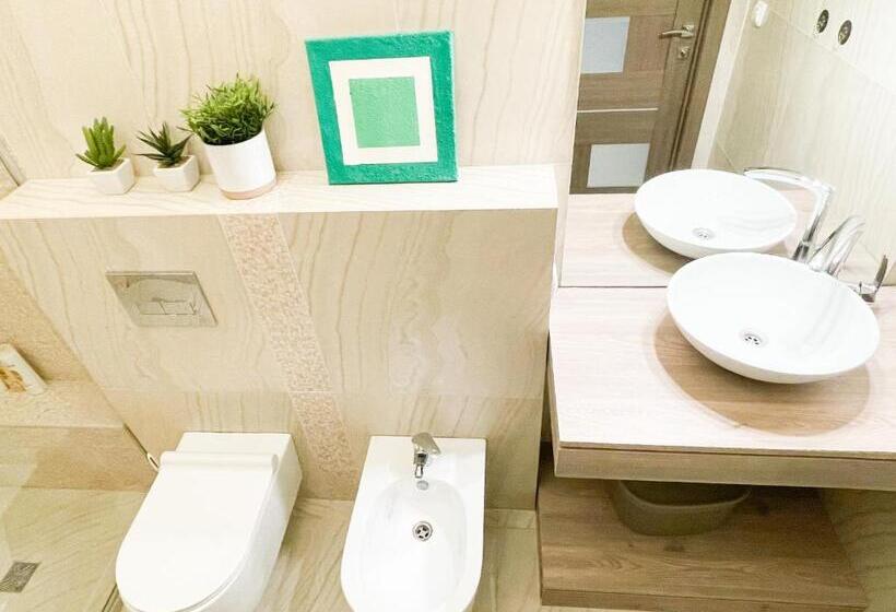 Downtown Deak Ferris Wheel Luxury Home