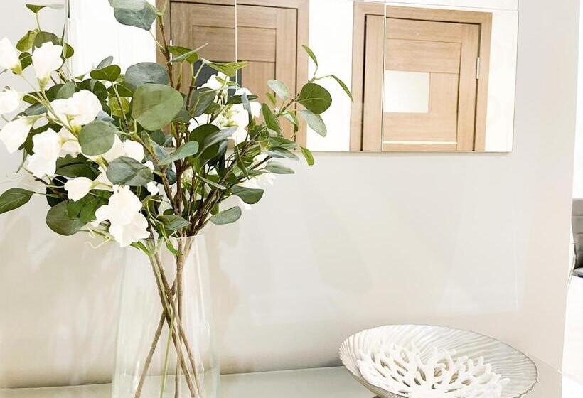 Downtown Deak Ferris Wheel Luxury Home