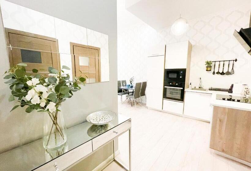 Downtown Deak Ferris Wheel Luxury Home