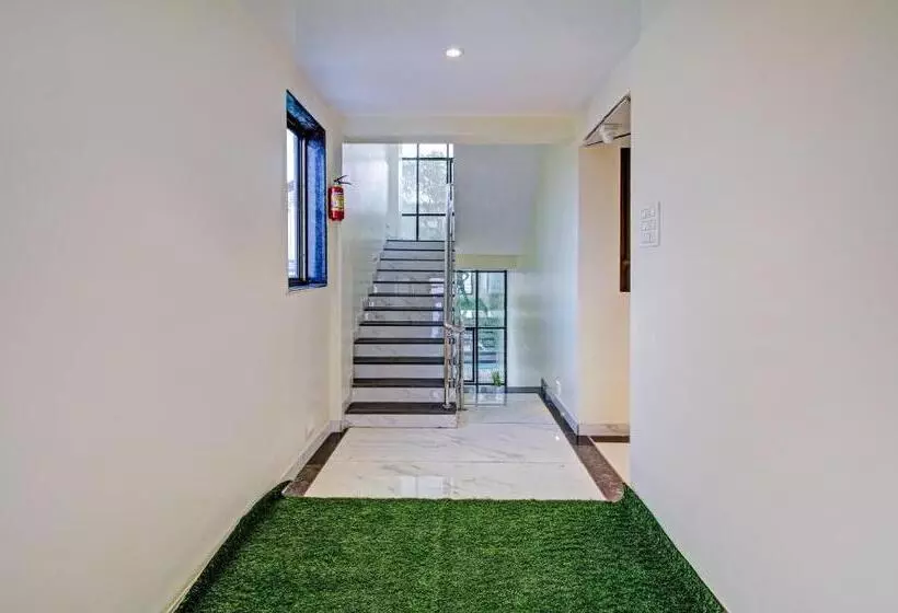 ホテル Treebo Dreamworld