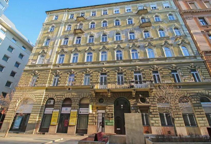 Cosy Cottage   Cheerful Apartment In The Center