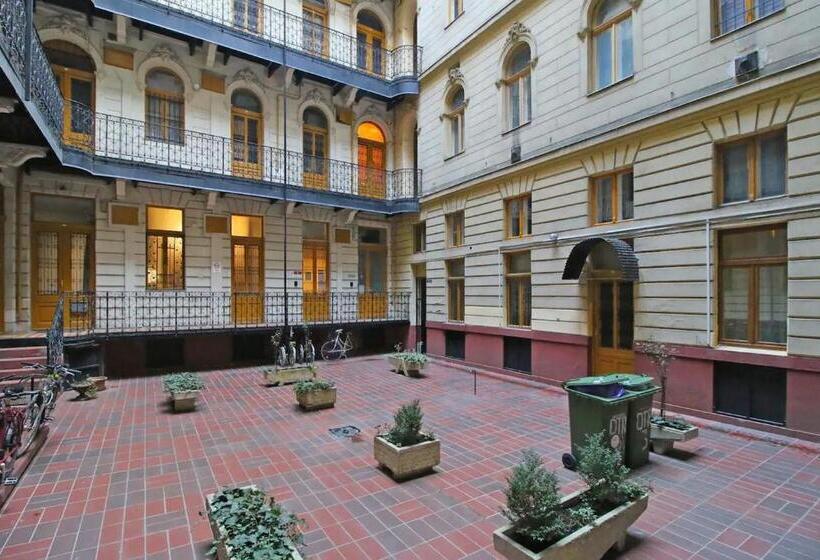 Cosy Cottage   Cheerful Apartment In The Center