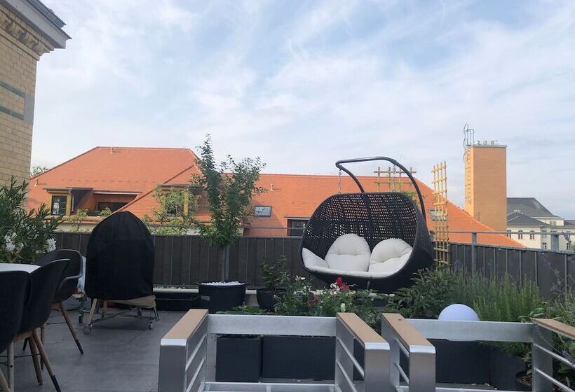 König Albert Residenz Nahe Bmw , Porsche , Dhl Und Messe