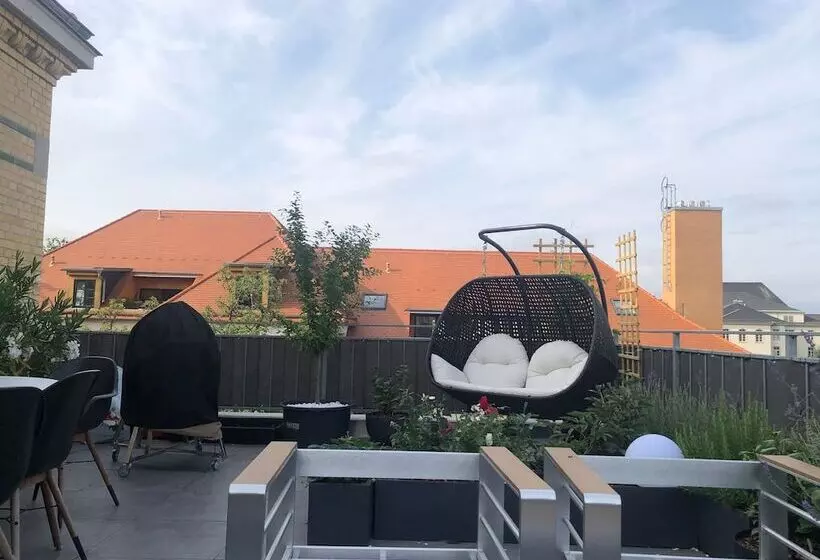 König Albert Residenz Nahe Bmw , Porsche , Dhl Und Messe