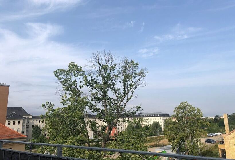 König Albert Residenz Nahe Bmw , Porsche , Dhl Und Messe