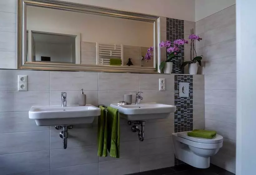 König Albert Residenz Nahe Bmw , Porsche , Dhl Und Messe