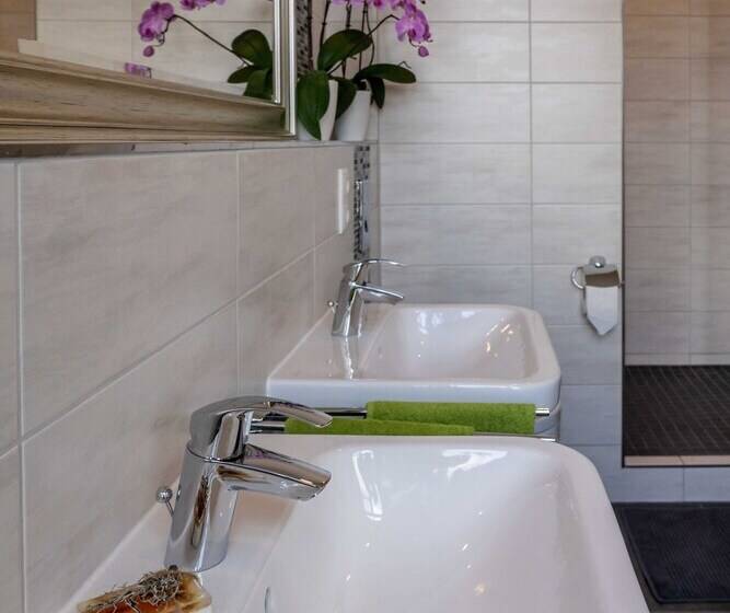 König Albert Residenz Nahe Bmw , Porsche , Dhl Und Messe