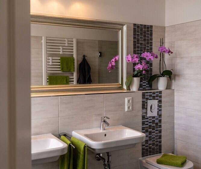 König Albert Residenz Nahe Bmw , Porsche , Dhl Und Messe