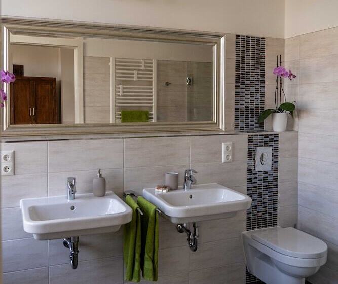 König Albert Residenz Nahe Bmw , Porsche , Dhl Und Messe