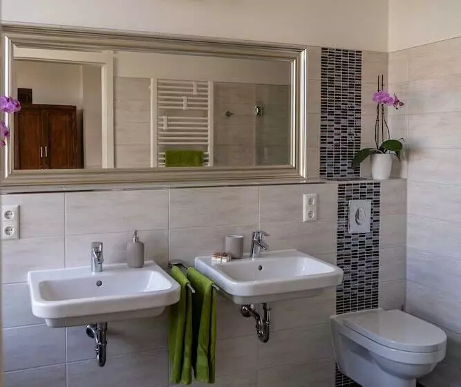 König Albert Residenz Nahe Bmw , Porsche , Dhl Und Messe