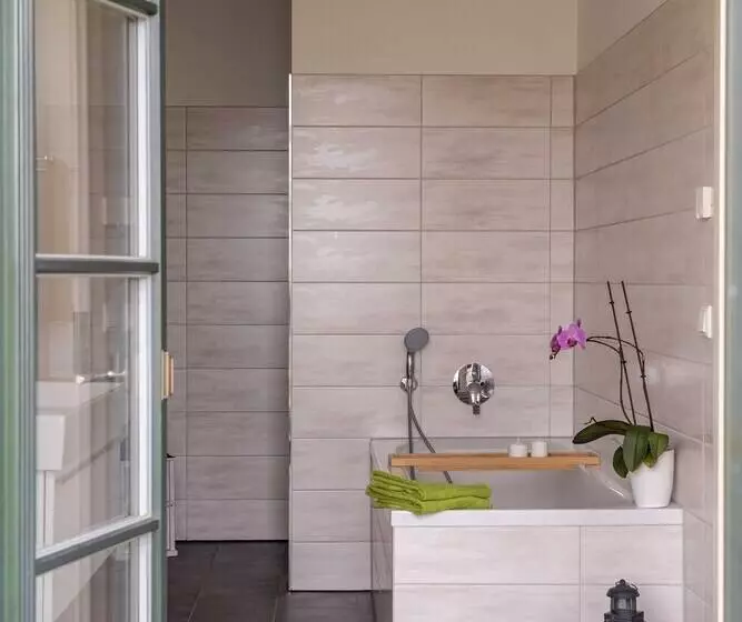 König Albert Residenz Nahe Bmw , Porsche , Dhl Und Messe