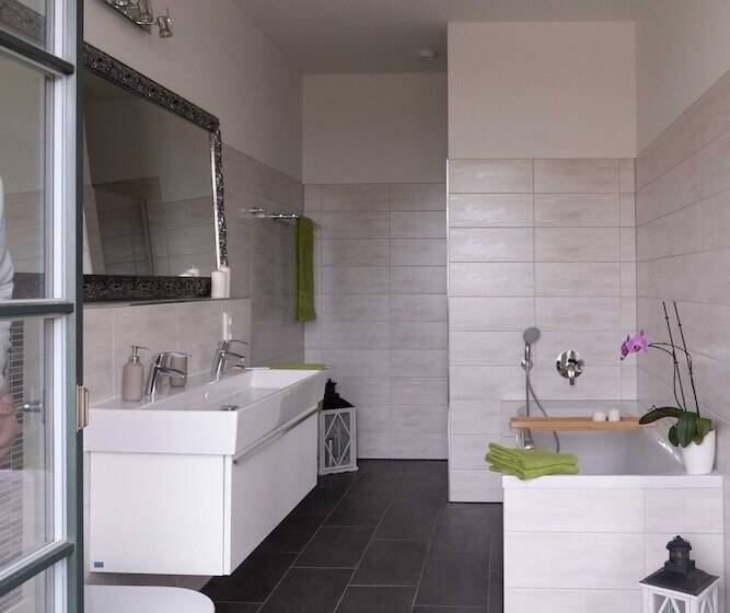 König Albert Residenz Nahe Bmw , Porsche , Dhl Und Messe