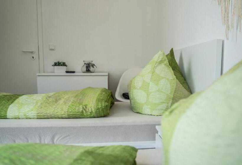 Malerische Maisonettewohnung Mit Zwei Balkonen