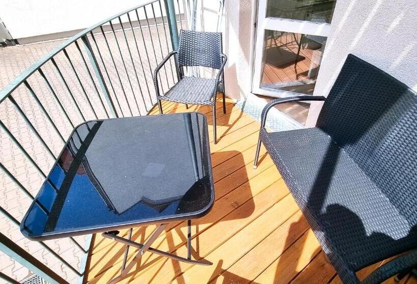 Malerische Maisonettewohnung Mit Zwei Balkonen