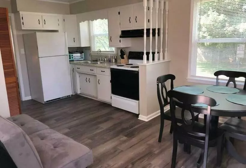 Newly Renovated Cozy Place Minutes From The Lake