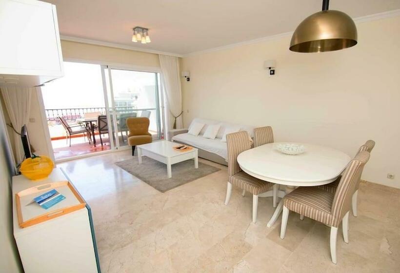 Amazing Penthouse With Panoramic Sea Views