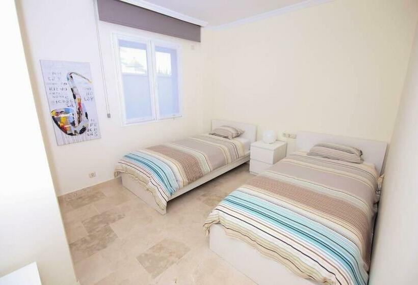 Amazing Penthouse With Panoramic Sea Views