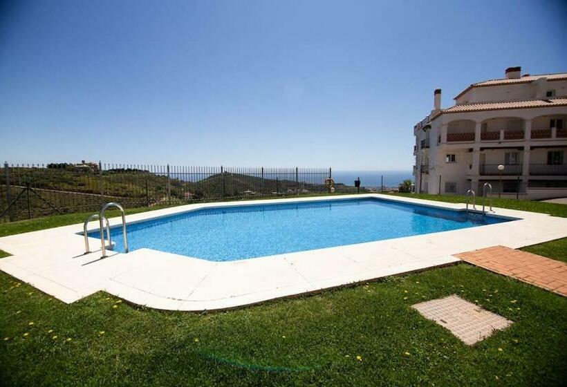 Amazing Penthouse With Panoramic Sea Views