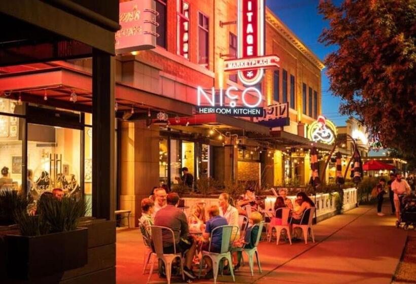 Dog Friendly Walk To Downtown Gilbert King Bed Yard With Fire Pit