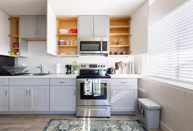 Dog Friendly Walk To Downtown Gilbert King Bed Yard With Fire Pit