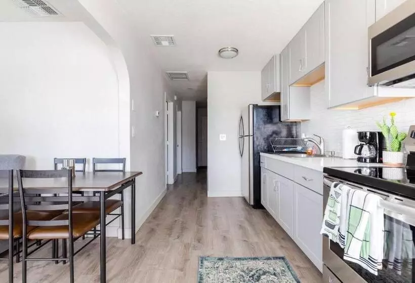 Dog Friendly Walk To Downtown Gilbert King Bed Yard With Fire Pit