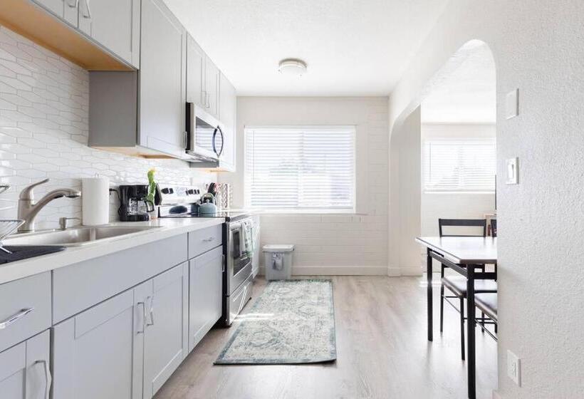 Dog Friendly Walk To Downtown Gilbert King Bed Yard With Fire Pit