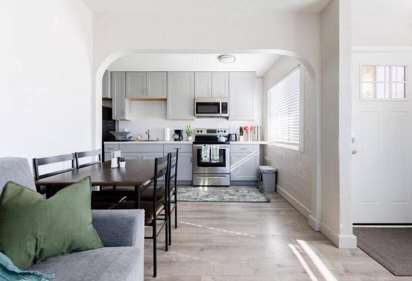 Dog Friendly Walk To Downtown Gilbert King Bed Yard With Fire Pit